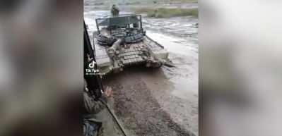 Rusya, Tanklarını Korumak İ&ccedil;in &Ccedil;abalarını S&uuml;rd&uuml;r&uuml;yor