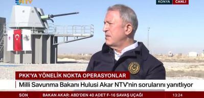 Bakan Akar T&uuml;rkiye'nin sınır g&uuml;venliği sorunu ile T&uuml;rkiye'nin komşularıyla ilgili soruyu yanıtladı (Suriye,Rusya,Ukrayna)