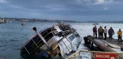 Beykoz'da etkili olan lodos kıyıdaki tekneyi batırdı