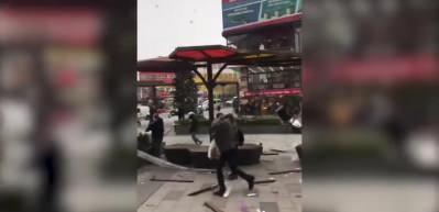 İstanbul'da bazı il&ccedil;elerde binaların &ccedil;atıları u&ccedil;tu: 4 vatandaş hayatını kaybetti