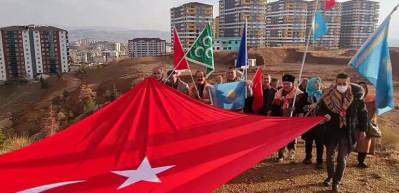 Kardeş ülke Kazakistan ile Türk bayrağı Bayraktepe’de buluştu