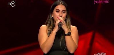 St&uuml;dyoda duygusal anlar! O Ses T&uuml;rkiye'de yarışmacının s&ouml;zleri h&uuml;zne boğdu