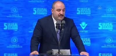 Varank: 'Kutuplara seyir yapabilecek T&uuml;rk bayraklı bir gemi i&ccedil;in &ccedil;alışıyoruz'