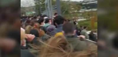 İstanbulluların metrob&uuml;s &ccedil;ilesi: Altunizade durağı yine kilitlendi
