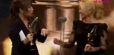 Altın Kelebek'te iki &ouml;d&uuml;l kazanan M&uuml;ge Anlı duygusal anlar yaşadı!