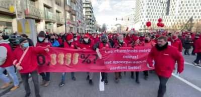 Bel&ccedil;ika'da binlerce iş&ccedil;i h&uuml;k&uuml;meti protesto etti: 'Her şey artıyor, &uuml;cretlerimiz hari&ccedil;'