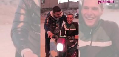 CZN Burak'tan y&uuml;rekleri ısıtan 'Engelliler G&uuml;n&uuml;' paylaşımı