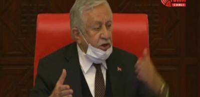 Celal Adan'ı &ccedil;ileden &ccedil;ıkartan tartışma: Kavga edecekseniz &ccedil;ıkın dışarı, zemin m&uuml;sait