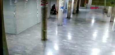 T&uuml;rk Bayrağına yapılan saygısızlığa esnaf tepki g&ouml;sterdi