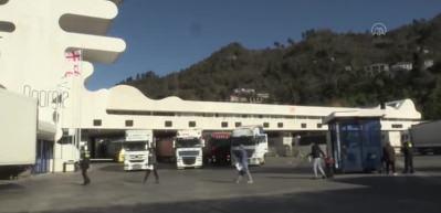 T&uuml;rkiye rekordan rekora koşuyor! Sarp Sınır kapısı ağzına kadar dolu 718 TIR'la rekor kırdı