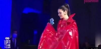 Ahu Yağtu'nun talihsiz anları! Ayağı takılınca yere kapaklandı