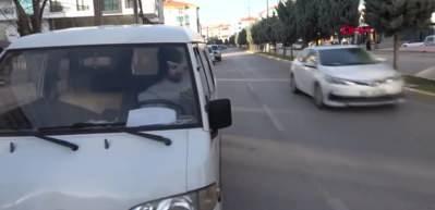 Aksaray&rsquo;da ilgin&ccedil; y&ouml;ntem! Su satışlarını arttırmak i&ccedil;in &ldquo;Batman&rdquo; kılığına girdi