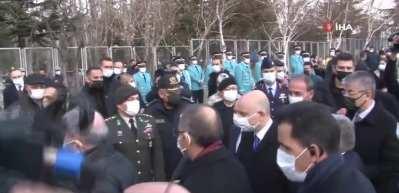 Bakan Karaismailoğlu m&uuml;jdeyi verdi! Bir ile daha hızlı tren geliyor