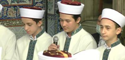 "Cennetten par&ccedil;alar" barındıran Mehmet Sokullu Paşa Camisi'nde icazet t&ouml;reni