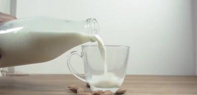 Dolardaki d&uuml;ş&uuml;ş 's&uuml;t' fiyatlarına neden yansımıyor?