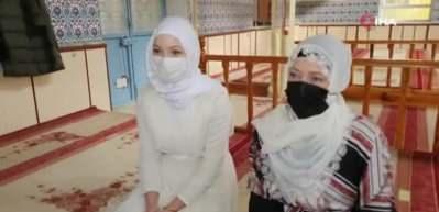 Türk komşularından etkilenen Fransız anne ve kızı Müslüman oldu