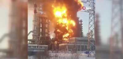 Rusya'nın en b&uuml;y&uuml;k &ouml;zel petrol rafinerisinde yangın