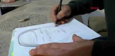 Robot resim &ccedil;izen polis emekli oldu, resim dersi veriyor! 20'yi aşkın sergi a&ccedil;tı