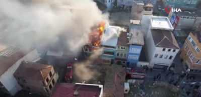 &Ccedil;ukur dizisinin &ccedil;ekildiği bina alev alev yandı