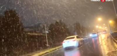 İstanbul beyaza b&uuml;r&uuml;nd&uuml;! Meteoroloji'den 19 il i&ccedil;in sarı ve turuncu kodlu uyarı