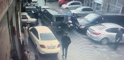 &Uuml;mraniye'de film sahnelerini aratmayan taciz kovalamacası... Camı kırdı minib&uuml;s&uuml;n i&ccedil;ine atladı