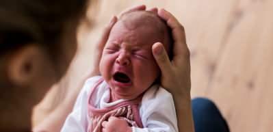 Ağlayan bebek nasıl susturulur? İşte yöntemi