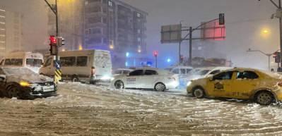 Gaziantep'te kar yağışı nedeniyle il dışına ara&ccedil; &ccedil;ıkışı durduruldu