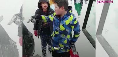 Kar küremeye gitti ama çocukların "Yapmasan olmaz mı?" isteğini kıramadı