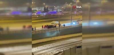 Kar nedeniyle yolda kalan sürücüler, kavgaya tutuştu! O anlar kamerada