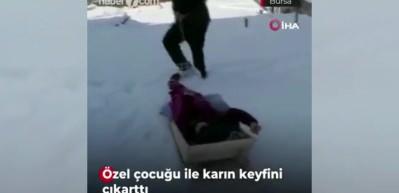 &Ouml;zel &ccedil;ocuğu i&ccedil;in kızak yaptıran baba duygulandırdı