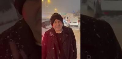 &Uuml;nl&uuml; oyuncu Şafak Sezer de trafikte mahsur kaldı: Allah rızası i&ccedil;in sesimizi duyun