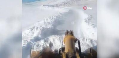 Erzurum'da &ccedil;ığ d&uuml;şt&uuml;: 2 kişi kar altında kaldı