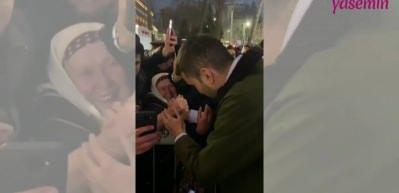 Yaşlı kadının CZN Burak hayranlığı şaşırttı