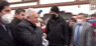 Binali Yıldırım "Kuş dili" ile karşılandığı Kuşk&ouml;y'de ıslıkla cevap verdi