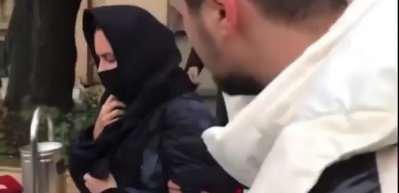 Ece Erken eşi i&ccedil;in camide mevlid okuttu! &Ccedil;ıkışta fenalaştı...