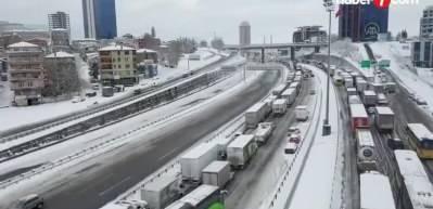 Meteoroloji 52 ili uyardı! İstanbul i&ccedil;in yeni kar fırtınası uyarısı, &uuml;rk&uuml;ten tahmin...