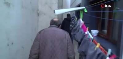 Kağıthane&rsquo;de 5 katlı binanın zemin katında &ccedil;&ouml;kme! Bina tahliye edildi