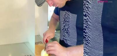 Kıvan&ccedil; Tatlıtuğ soğanlı menemen yaptı! 