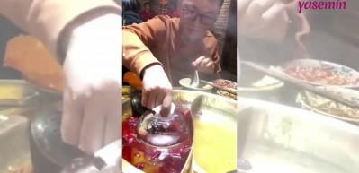 Yemekteki fazla yağı buzla alma işlemi şaşkına &ccedil;evridi