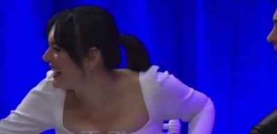 Serenay Sarıkaya'dan sosyal medyayı ikiye b&ouml;len şarkı performansı!