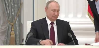 &Ccedil;in'den ilk a&ccedil;ıklama: Putin'den Rus birliklerine 'Ukrayna'ya girin' talimatı