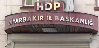 Oğluna kavuşan anne destek i&ccedil;in Diyarbakır Anneleri'ne koştu