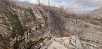 Tortum Şelalesi'nde bir damla su kalmadı