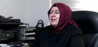 Avukatlık ruhsatını peruklu fotoğrafla almak zorunda kaldı