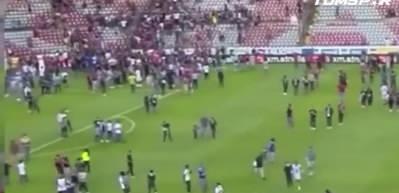 Meksika Ligi'nde ortalık savaş alanına d&ouml;nd&uuml;! 17 kişinin hayatını kaybettiği iddia edildi