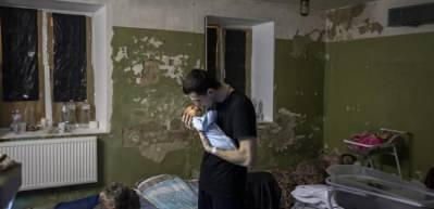 Rusya'nın saldırdığı Ukrayna'da bebekler sığınaklarda d&uuml;nyaya g&ouml;zlerini a&ccedil;ıyor