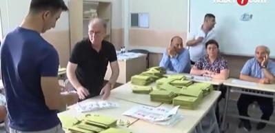 Se&ccedil;im barajının d&uuml;ş&uuml;r&uuml;lmesi teklifi Meclis'e geliyor