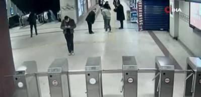 CHP'li Sezgin Tanrıkulu metroda tartıştığı g&uuml;venlik g&ouml;revlisini işten attırdı