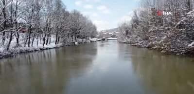 Drone ile g&ouml;r&uuml;nt&uuml;lenen Bartın Irmağı b&uuml;y&uuml;ledi