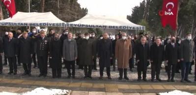 İstiklal Marşımızın 101.yılı! Milli Şair Mehmet Akif Ersoy kabri başında anıldı